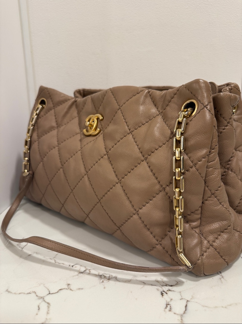 Chanel Quilted Leather Shoulder Bag - Picture 2 of 15
